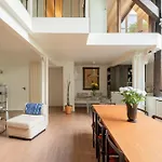 Veeve - Soaring Ceilings, Wondrous Windows