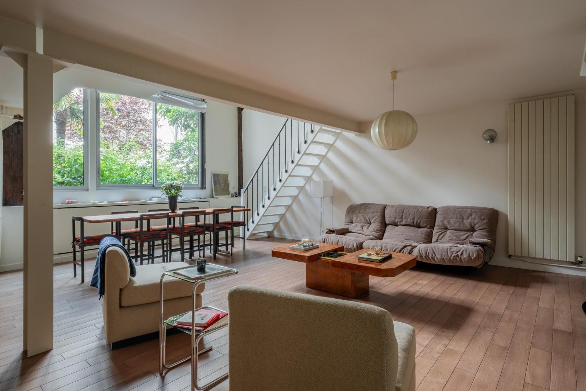 Veeve - Soaring Ceilings, Wondrous Windows *